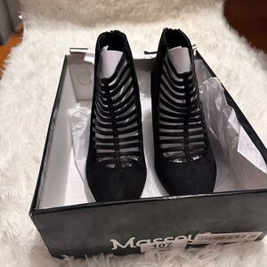 Elegant Massini Black Strappy Heels